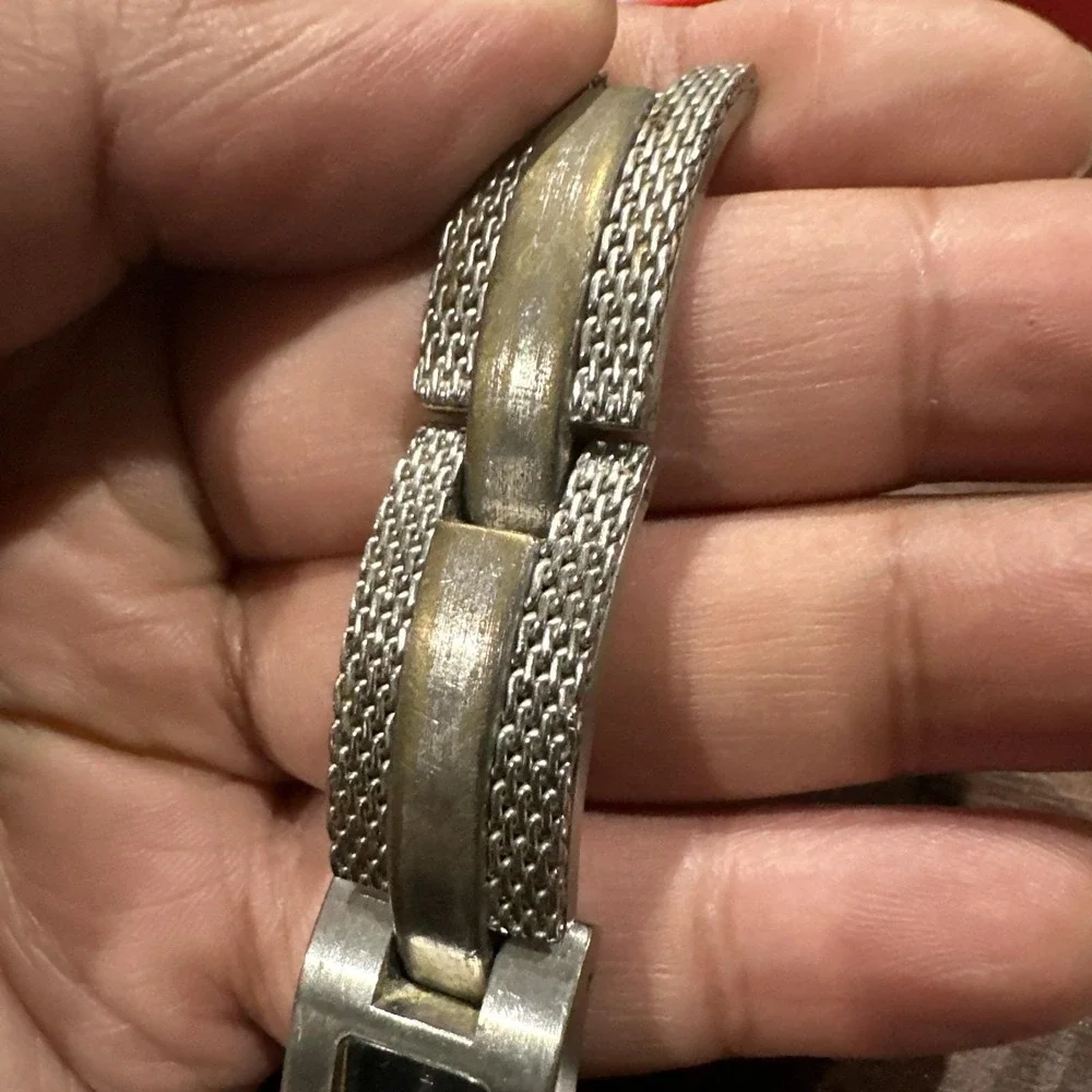 Runs DKNY Women's Silver Toned Bracelet Band Analog Watch Fits Small Wrist 4-5in
